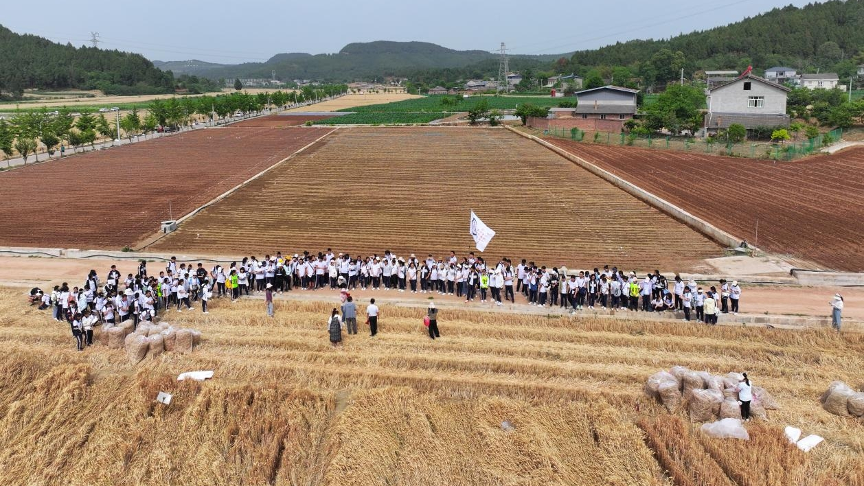 绵阳中学在我院雨凤基地顺利开展地理野外实习活动